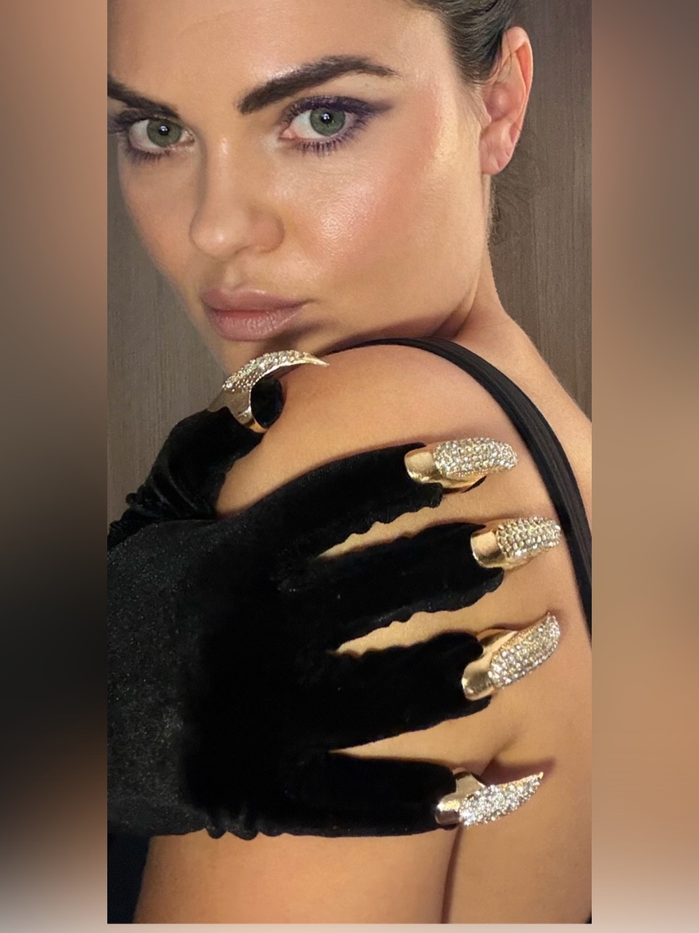 Gold Crystal Claw Tips/ glove is not included